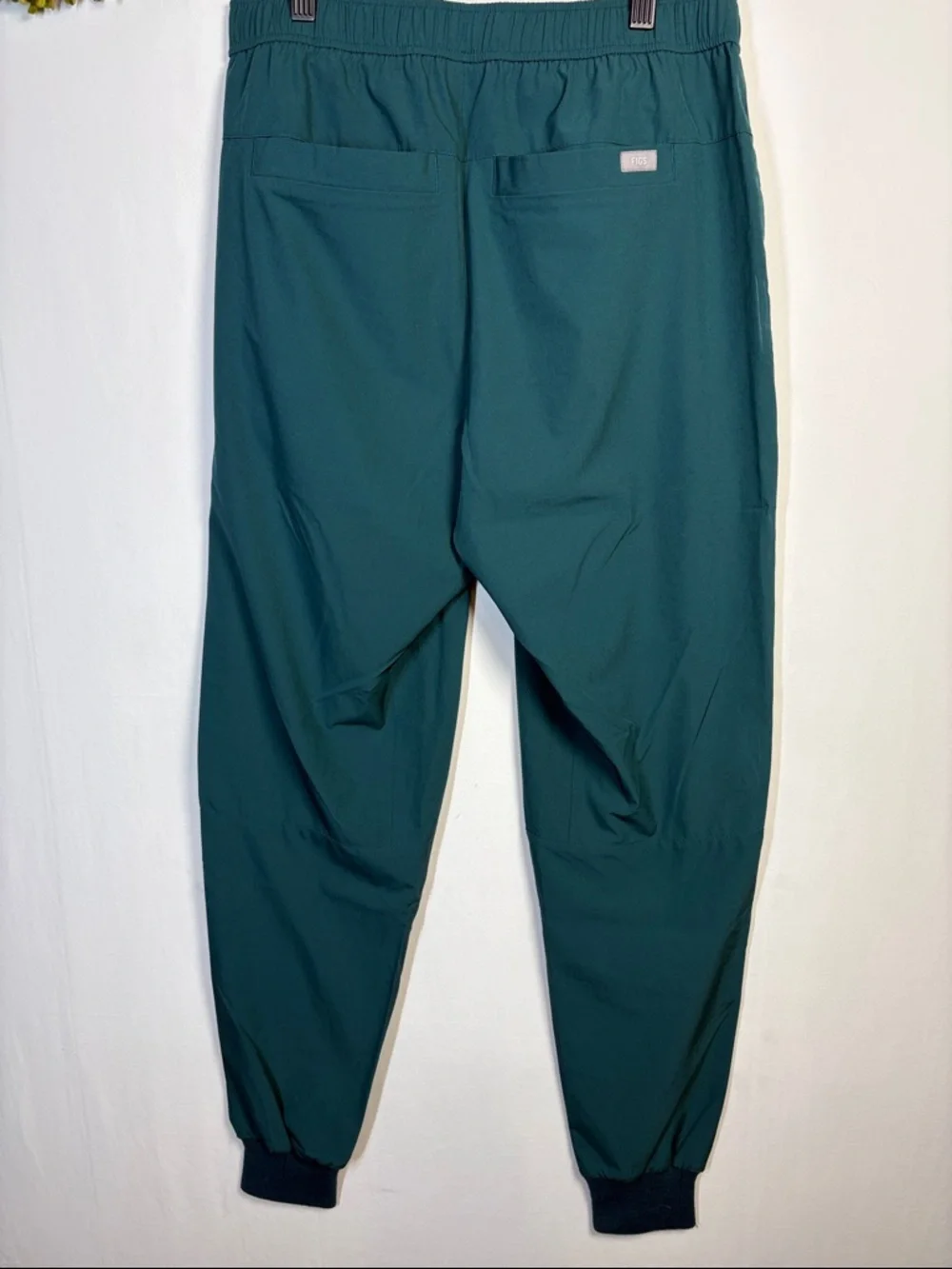FIGS Technical Collection Men's Green Jogger Scrub Pants M21SW2015 size small
